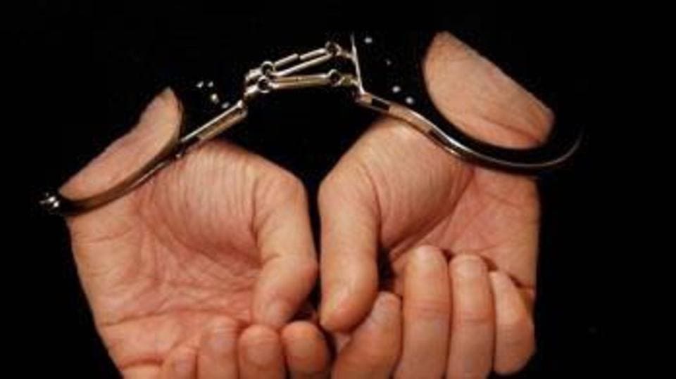 القبض على والدة طفل البلكونة